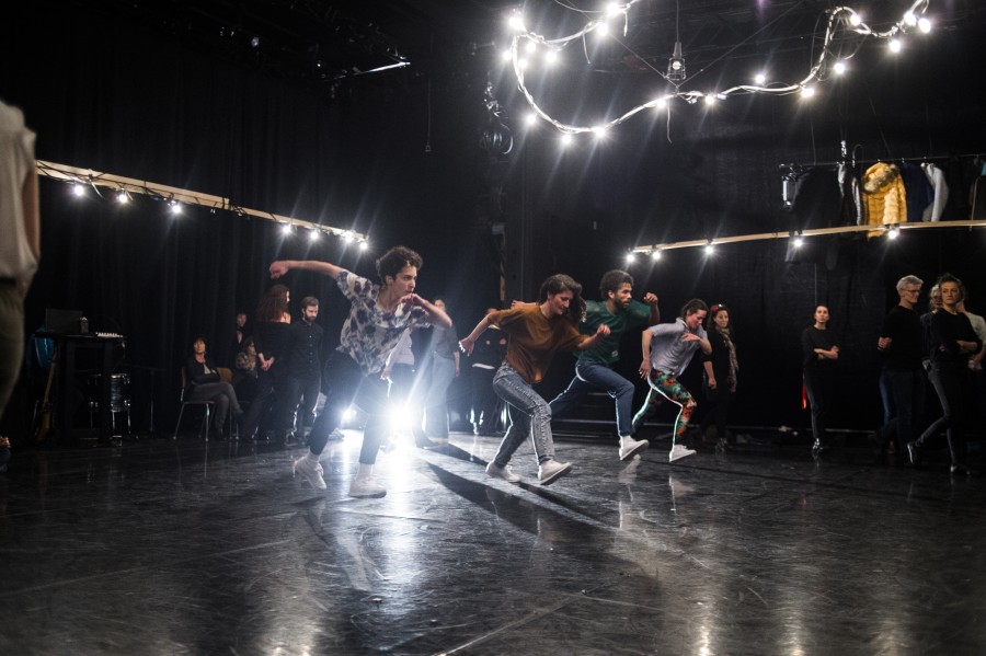 Image from OUVERTURE - pièce pour danseur·euse·x·s et public cheminant