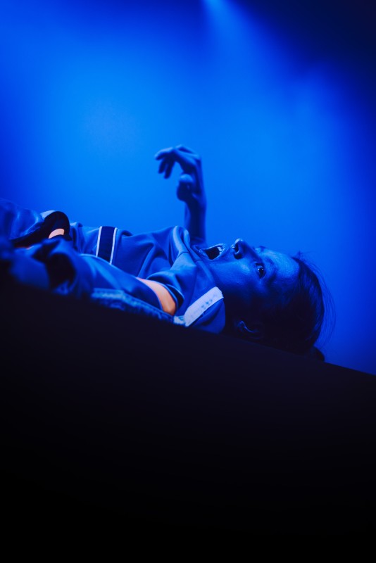 Image from Si me ves ir con todo, es porque a la noche lloro (Si tu me vois me donner à fond, c’est parce que la nuit je pleure)