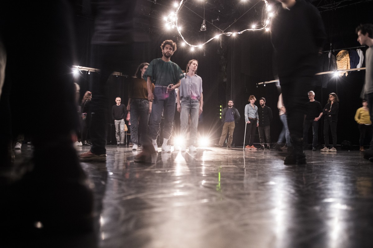 Image from OUVERTURE - pièce pour danseur·euse·x·s et public cheminant